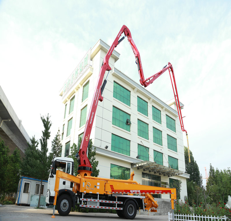 小型混凝土泵車，天泵，小型泵車，泵車