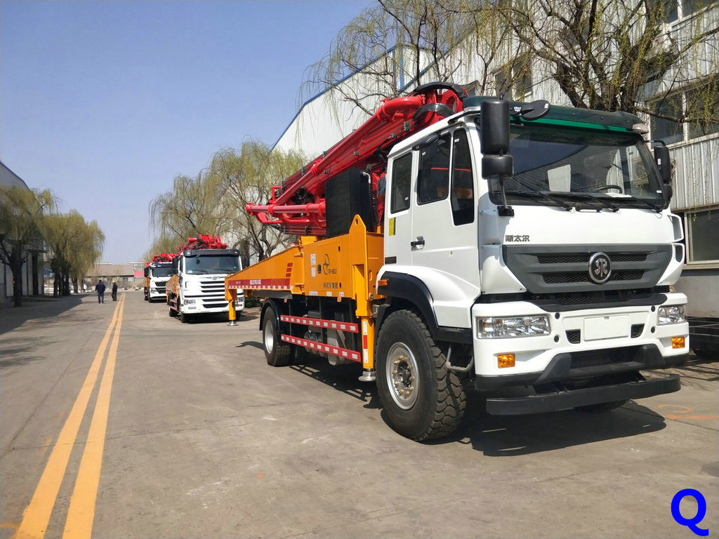 小型混凝土泵車，天泵，小型泵車，混凝土泵車