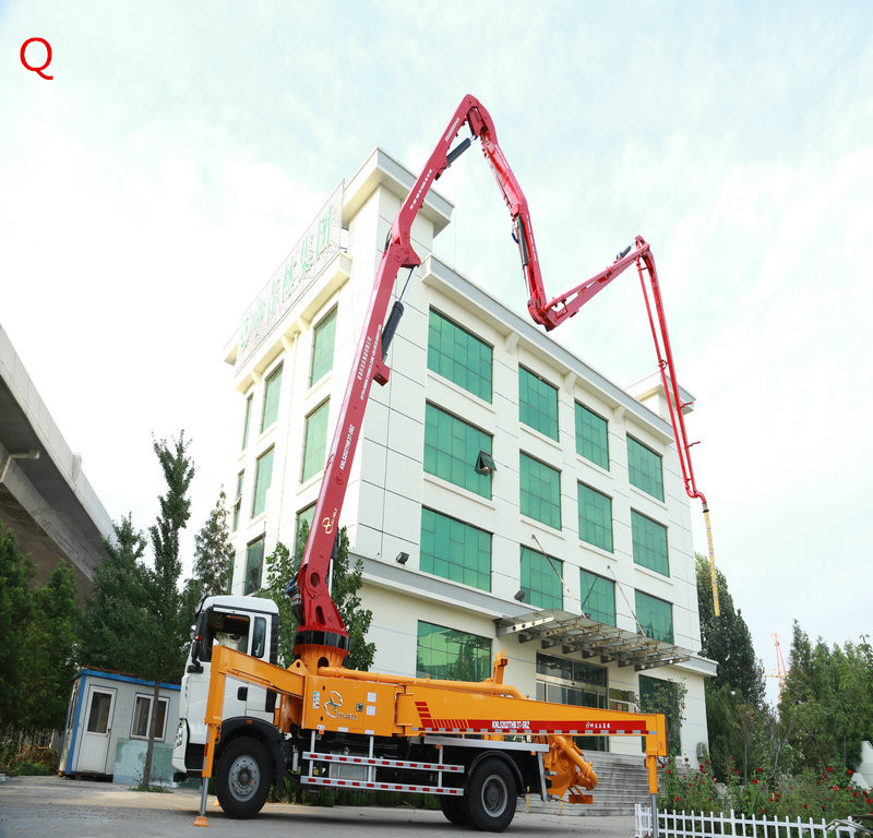 小型混凝土泵車，天泵，小型泵車，混凝土泵車