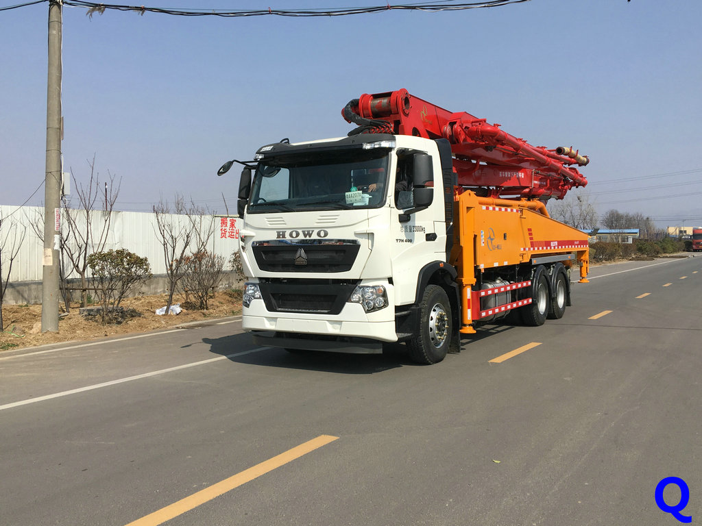 小型混凝土泵車(chē)，青島科尼樂(lè)混凝土泵車(chē)，天泵，